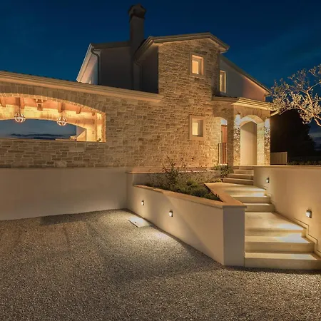 Stunning In Sveti Lovrec W/ Outdoor Swimming Pool&4 Bedrooms Sveti Lovreč Pazenatički