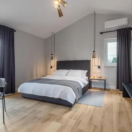 In Sveti Lovrec With Kitchen Holiday home Sveti Lovrec Pazenaticki
