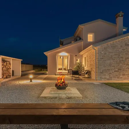 Stunning In Sveti Lovrec W/ Outdoor Swimming Pool&4 Bedrooms Sveti Lovreč Pazenatički